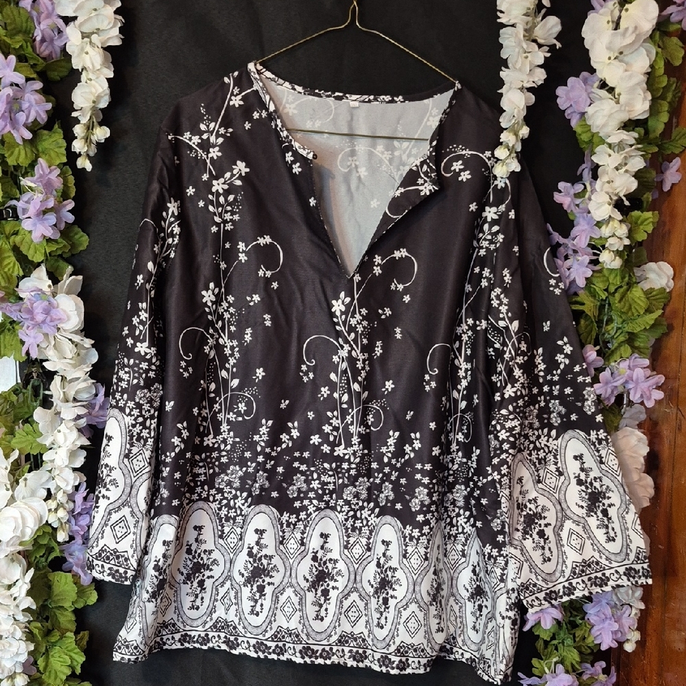 Black & White Floral Border V-Neck Tunic